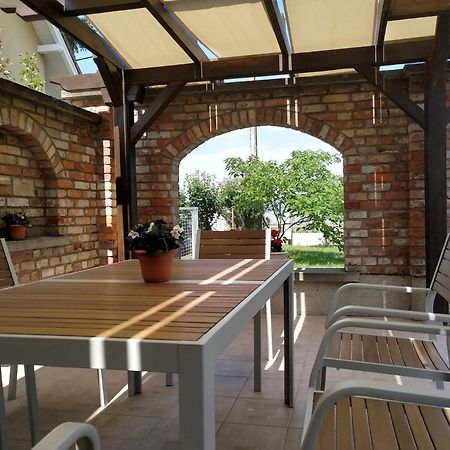 Exclusive Beachfront Villa Fonyód Eksteriør billede