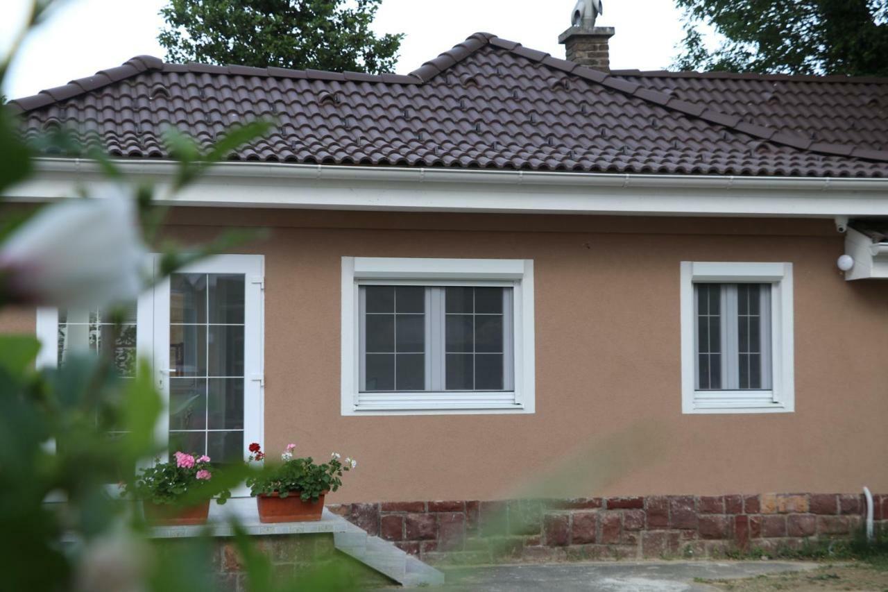 Exclusive Beachfront Villa Fonyód Eksteriør billede